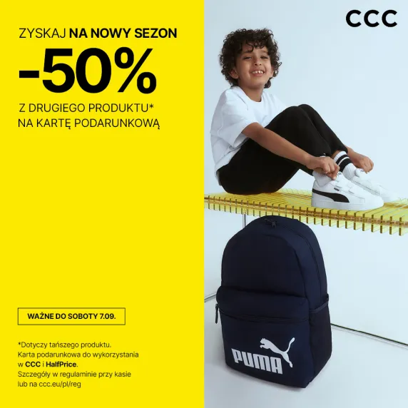 uśmiechnięty chłopiec na ławce w szkole z plecakiem CCC