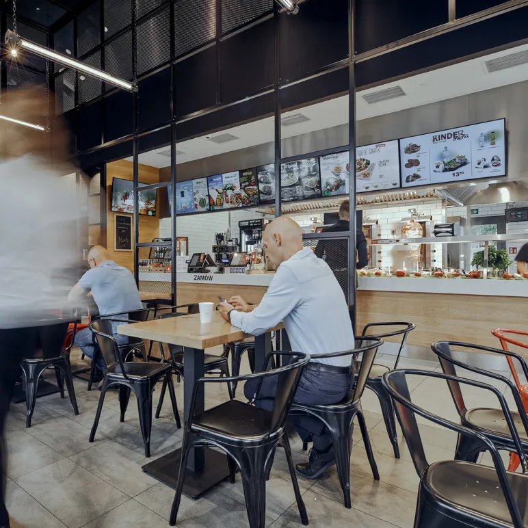 klienci w Berlin Doner Kebap