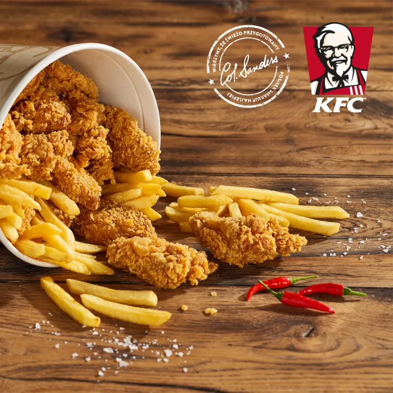 kubełek kurczaczków i frytki KFC