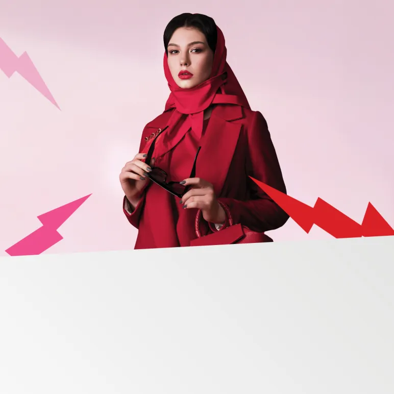 kobieta w czerwonym płaszczu