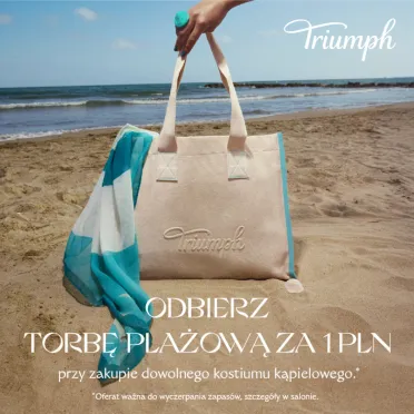 dłoń z torbą plażową 