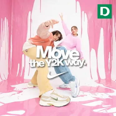 Biały napis na różowym tle.