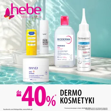 Kosmetyki na niebieskim tle.